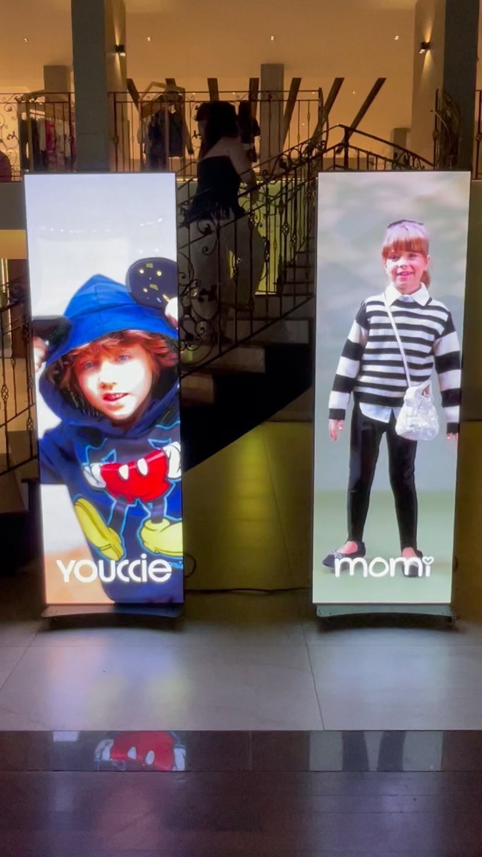Displays Youccie e Momi no show room